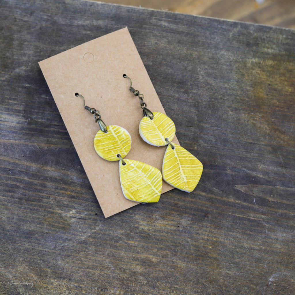 Simple Yellow Leaf Design